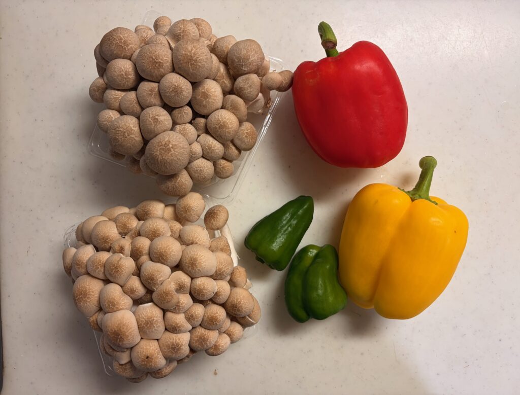 マリネの材料一覧、きのこ類とパプリカ・ピーマン
